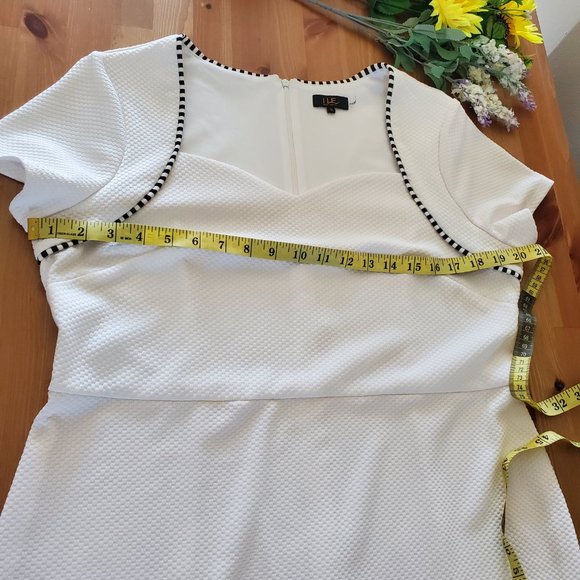 ILE NEW YORK Dress white heart neck - Picture 4 of 13